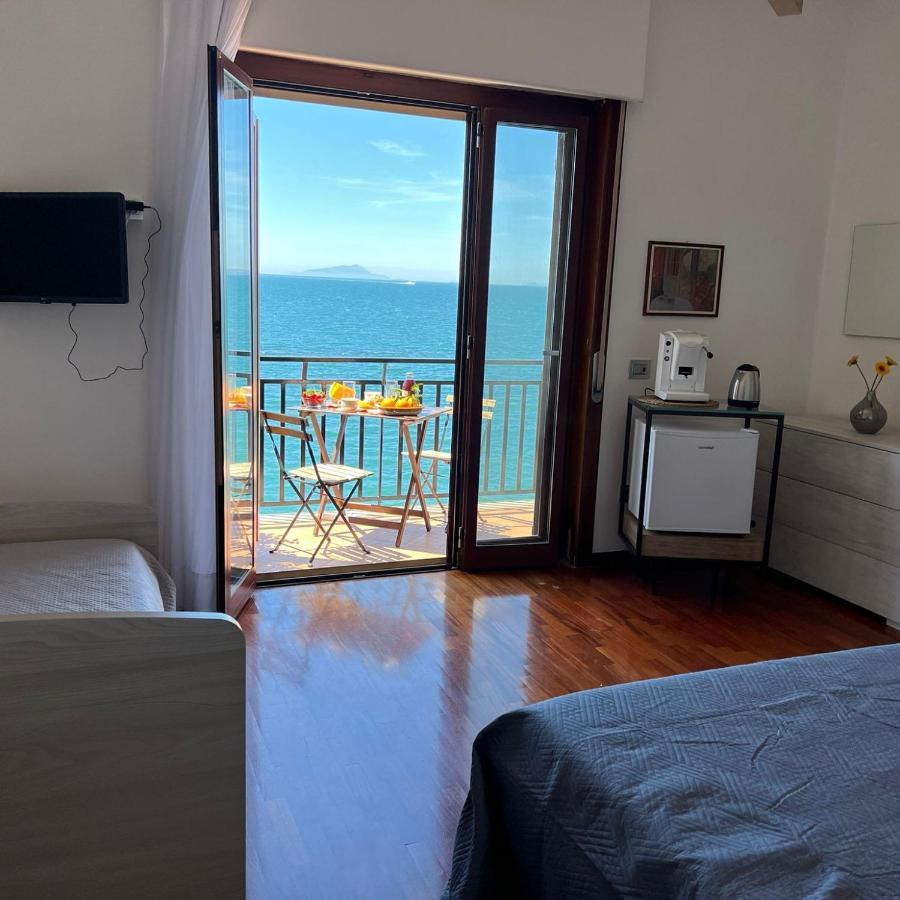 Vip Sul Mare Bed & Breakfast Castellammare di Stabia Exterior photo