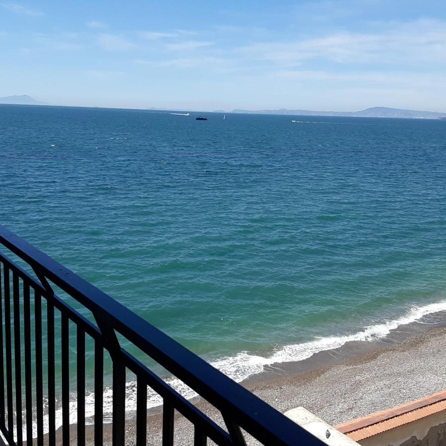 Vip Sul Mare Bed & Breakfast Castellammare di Stabia Exterior photo