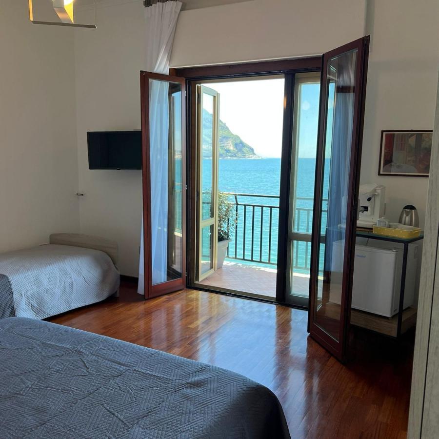 Vip Sul Mare Bed & Breakfast Castellammare di Stabia Exterior photo